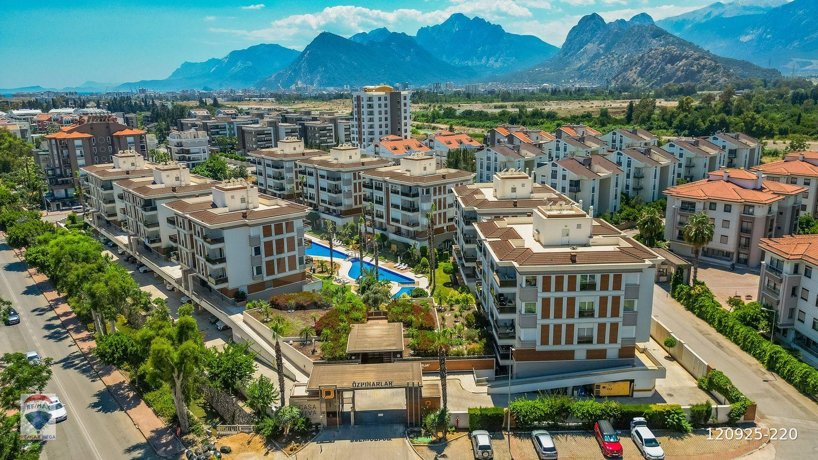 ÖZPINARLAR CASA VİVA'DA VİLLA TADINDA 4+1 BAHÇE DUBLEKS