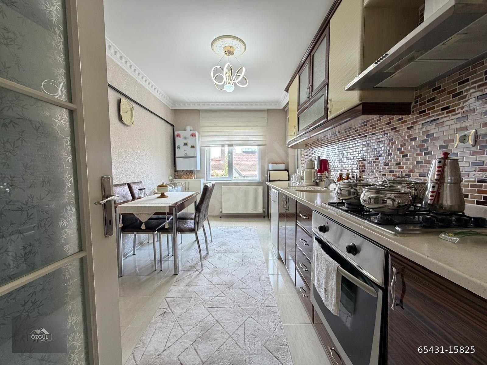 ÖZGÜL EMLAK'tan MERKEZDE ÇİFT BANYOLU FULL YAPILI MASRAFSIZ ORTA KAT GÜNEY CEPHE 3+1 DAİRE