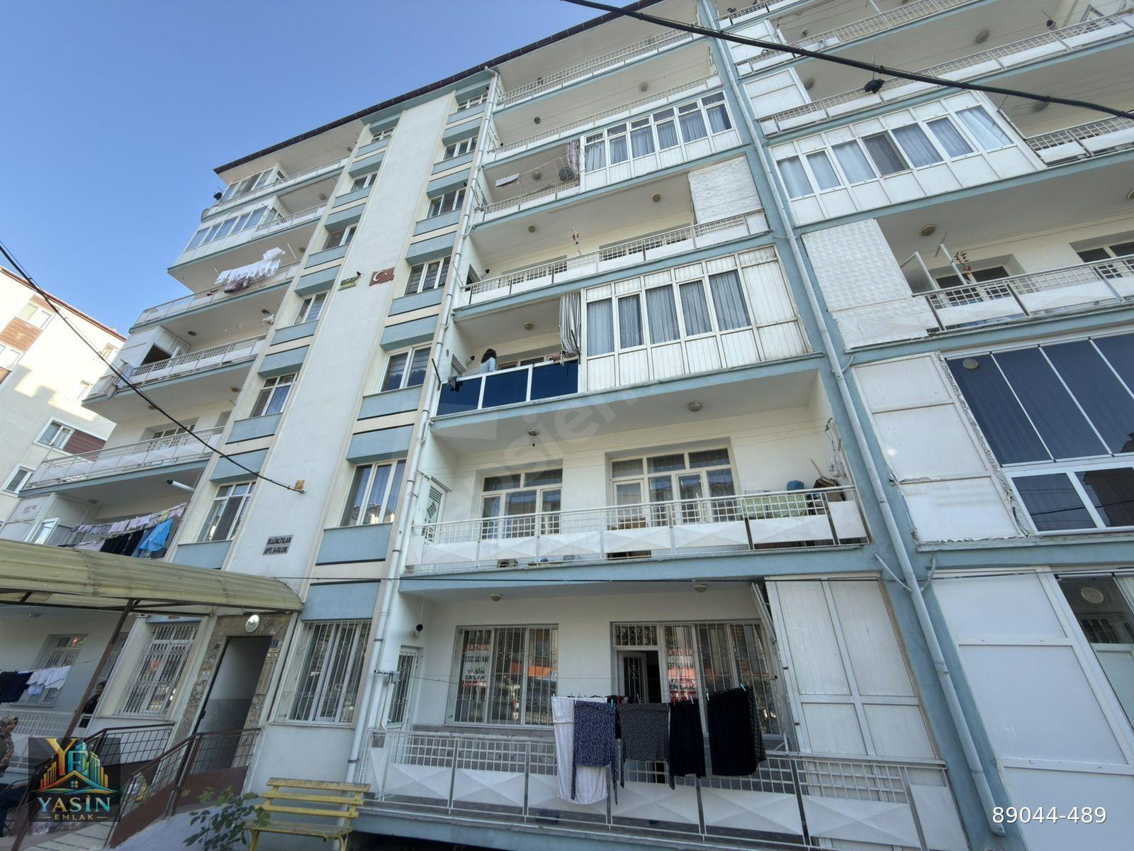 Anıt Caddesinde Satılık Daire