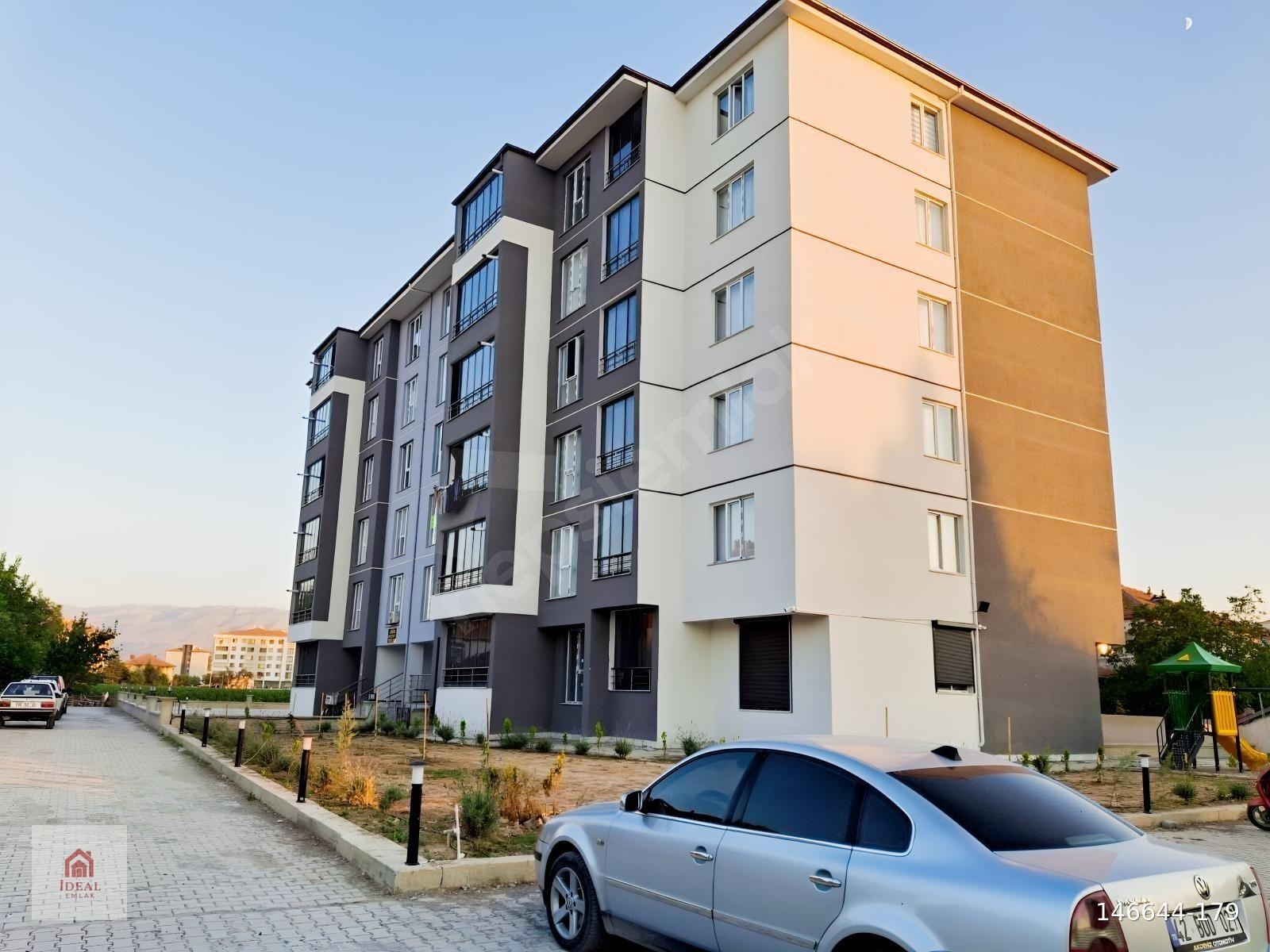 SANAYİ YOLUNDA 3+1 SATILIK DAİRE
