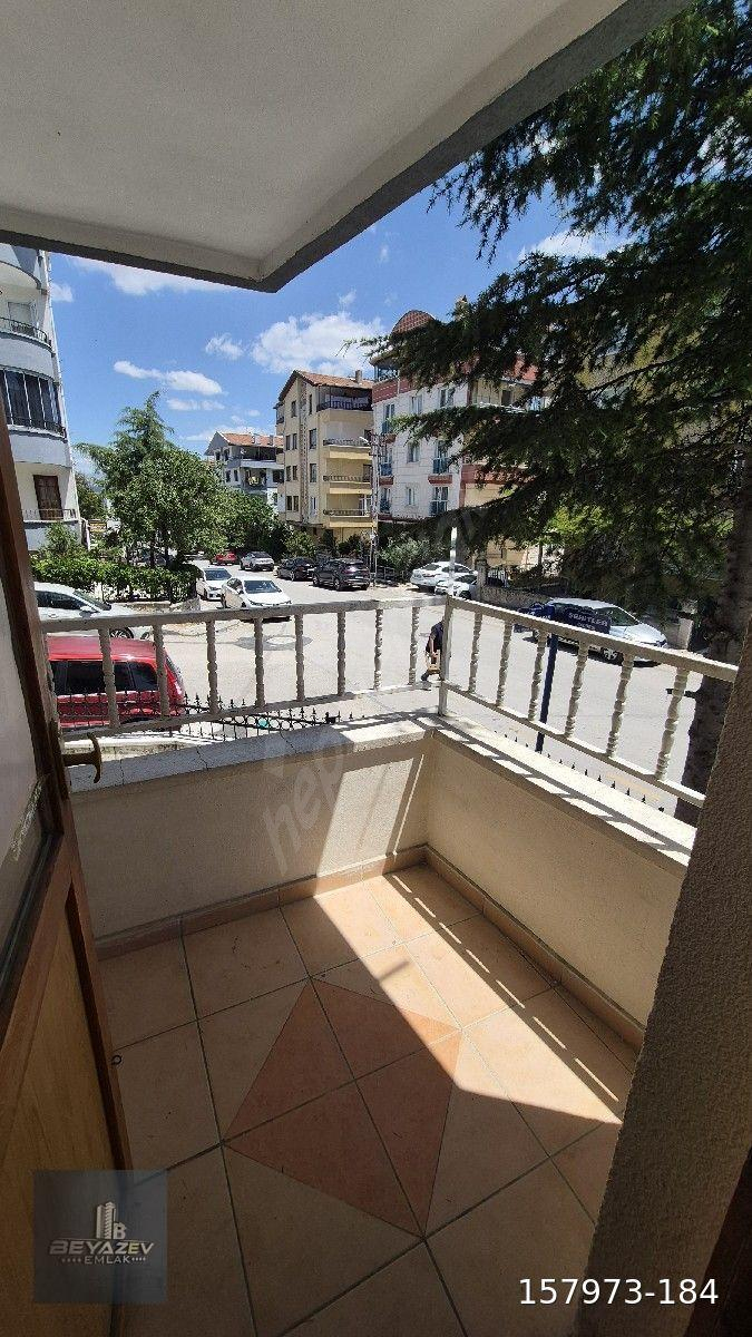 Etimesgut kiralık daire yüksek giriş balkonlu altında daire var 13 yillik bina