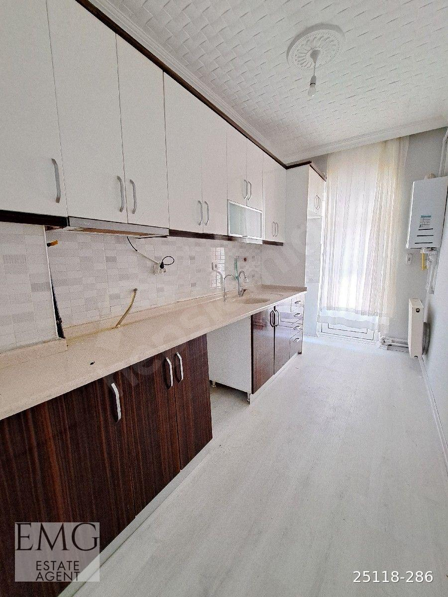 Çankaya, Seyran, Bağlar Caddesinde Ara Kat, Kullanıma Hazır, Satılık 3+1 Daire (Boş)