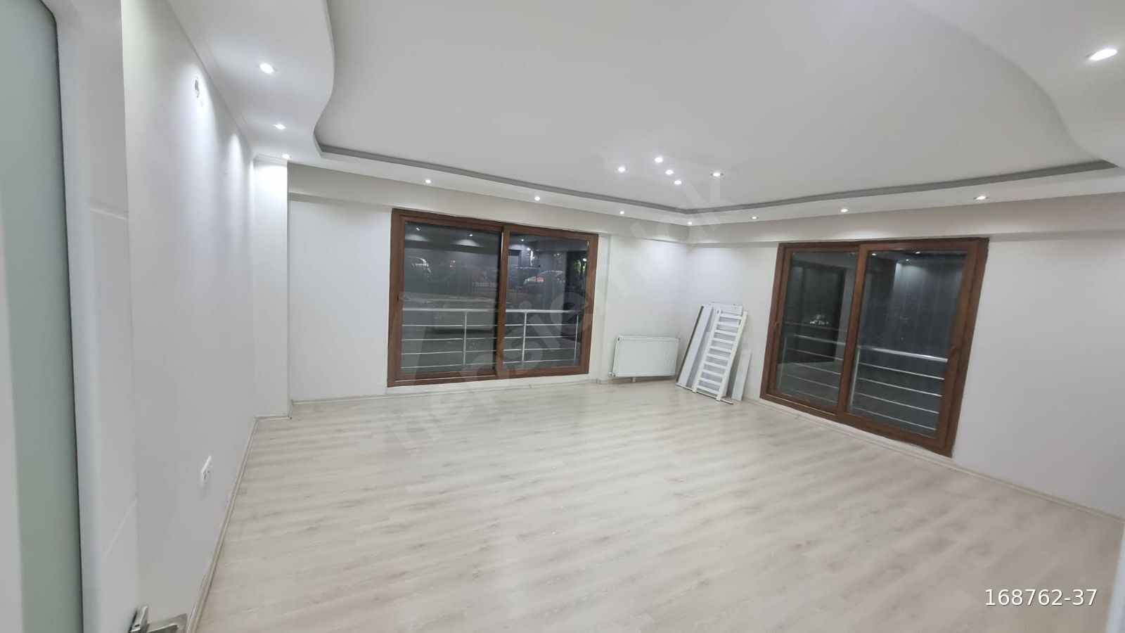 MANİSA GÜZELYURT MAHALLESİ 3+1 ARA KAT LÜKS KİRALIK DAİRE
