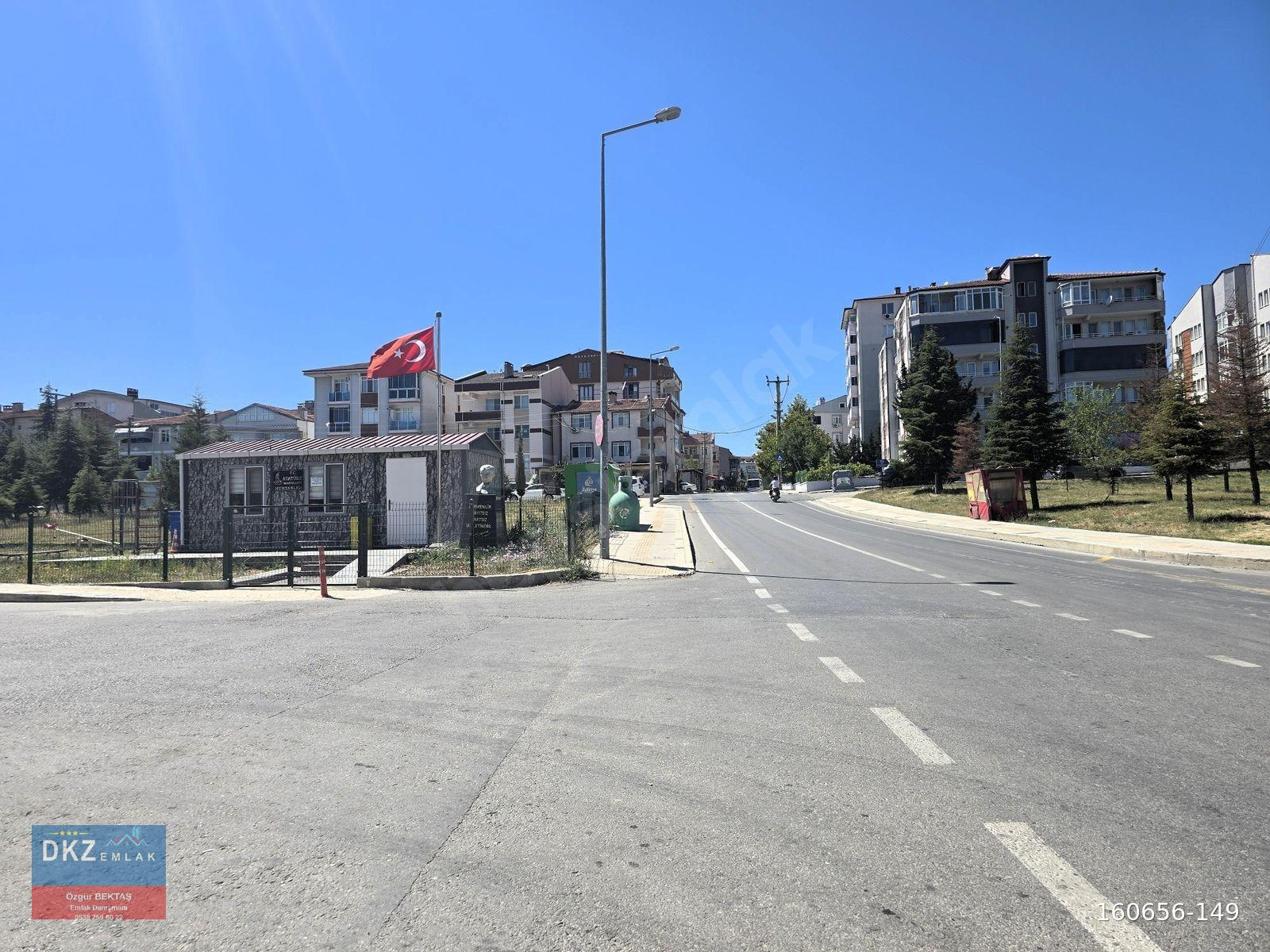 ATATÜRKTE ANA CADDEDE ARA KAT 55 M2 AYRI MUTFAK 2+0