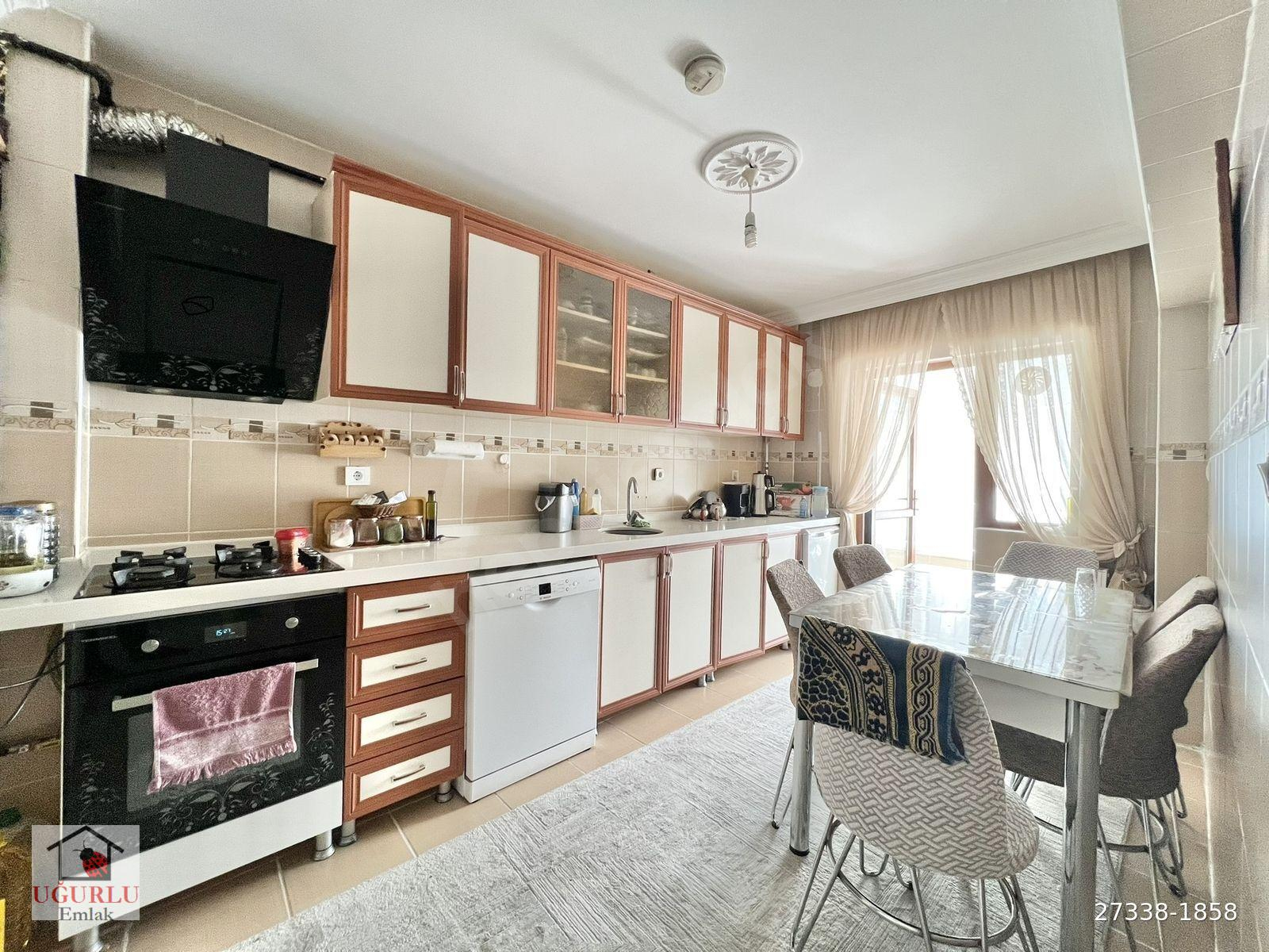 UĞURLU EMLAK`TAN 3+1 1,KAT MERKEZ MAHALLESİNDE MASRAFSIZ DAİRE