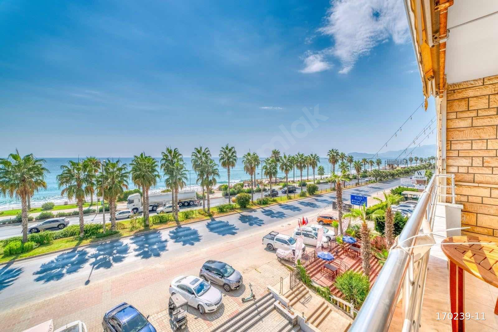 Alanya Mahmutlar denize sıfır 3+1 ikamete uygundur