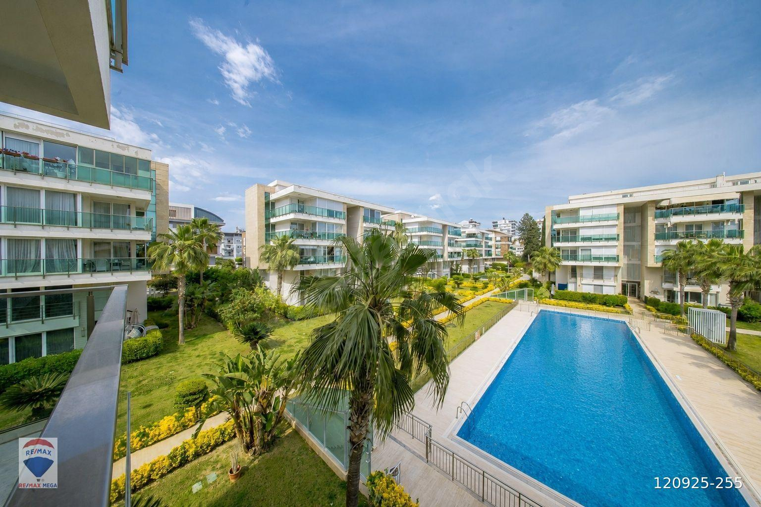 Uncalı'da Modern Peyzajlı,Yeşil Alan Yoğun 4+1 Lüks Arakat Daire
