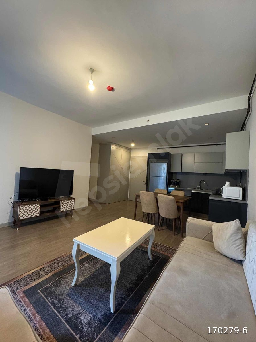 ÜNİVERSİTE YANI EMPİRE AVCILAR E-5 ÜSTÜ BALKONLU 2+1 FULL EŞYALI