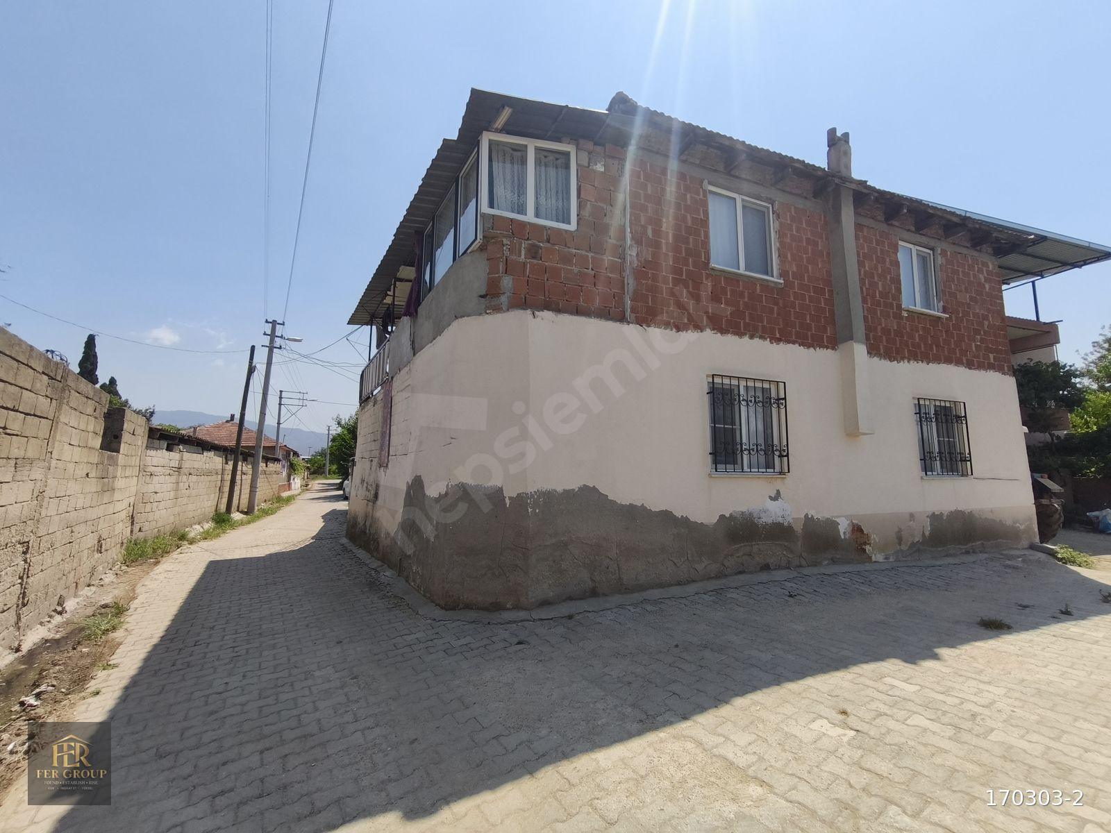 ÇİNE KARAKOLLAR MAHALLESİNDE BAHÇE VE OTOPARKLI 2 ADET 3+1 DAİRE