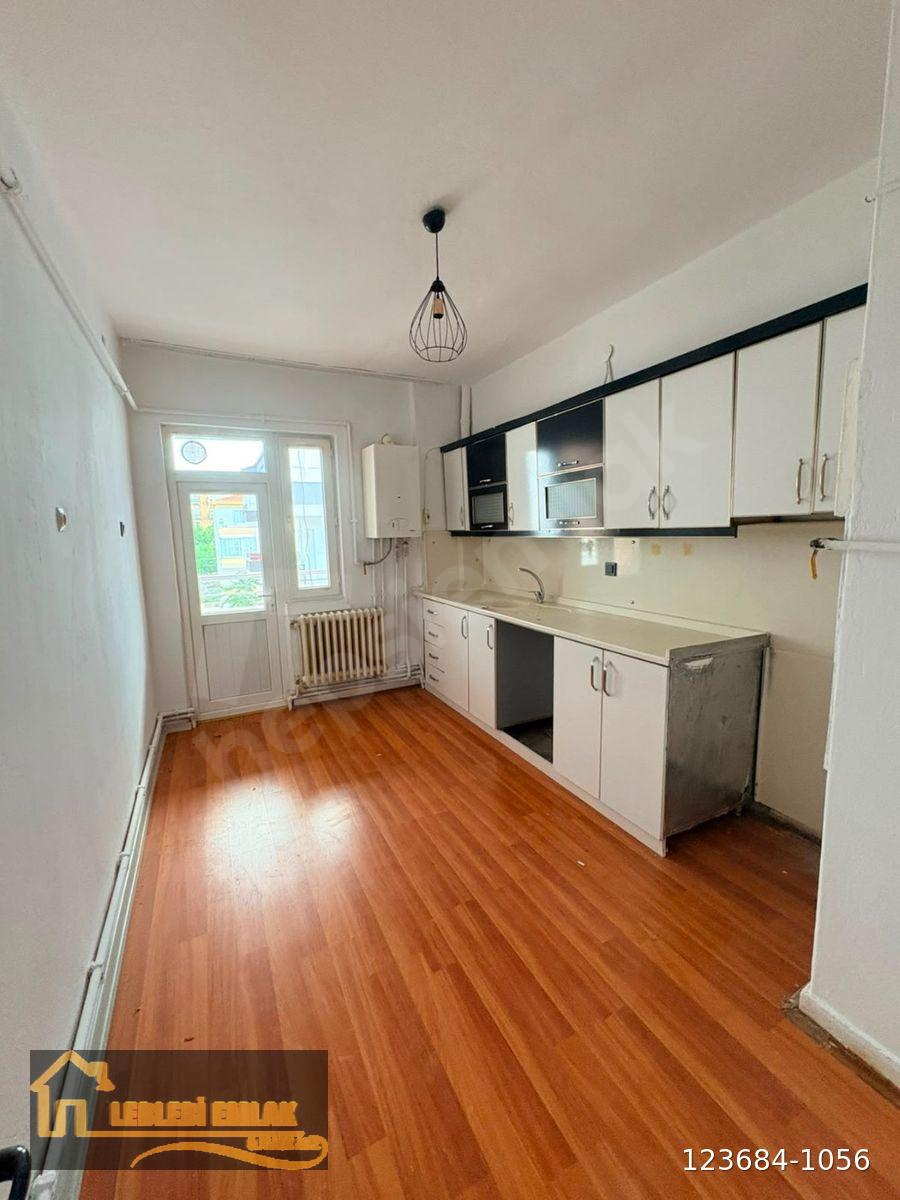 ATA CADDESİ ÜZERİ ve RÜSTEM EREN PARKI YAKINI YOLA CEPHE 3+1 ayarında 2+1 DAİRE
