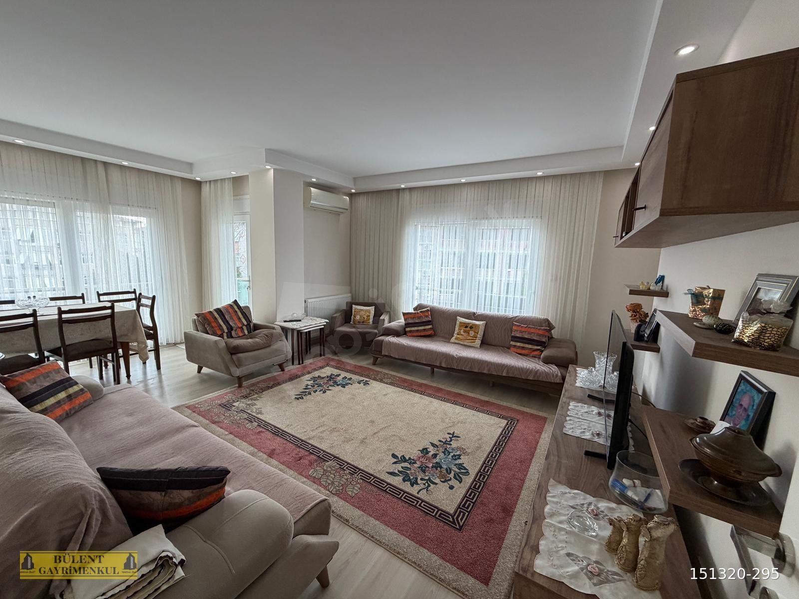 BAHÇELİEVLER BUTİK SİTE İÇİ 3.KAT 3+1 K.OTOPARKLI 7/24 GÜVENLİK