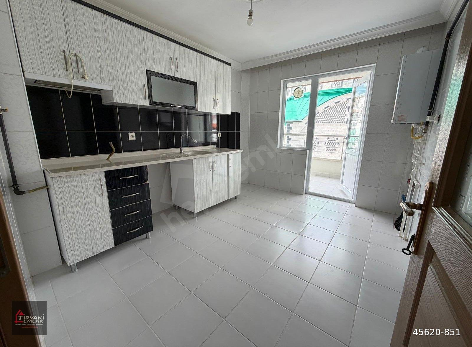 _TİRYAKİ'den UFUKTEPE'de CADDE KENARI ASANSÖRLÜ_6+1_TERAS_