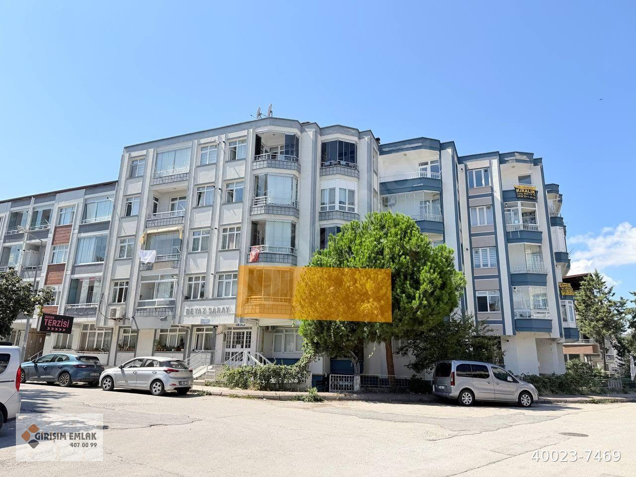 ÖMÜREVLERİNDE TRAMVAYIN ALTINDA DURAĞA 2. BİNADA SATILIK DAİRE
