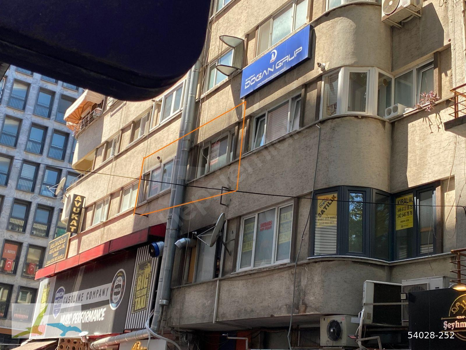 ÇARŞI MERKEZDE, HÜKÜMET KONAĞI VESEVGİ YOLU CİVARI150 M2, 3+1, 2.ARA KAT, KOMBİLİ DAİRE KİRALIKTIR.