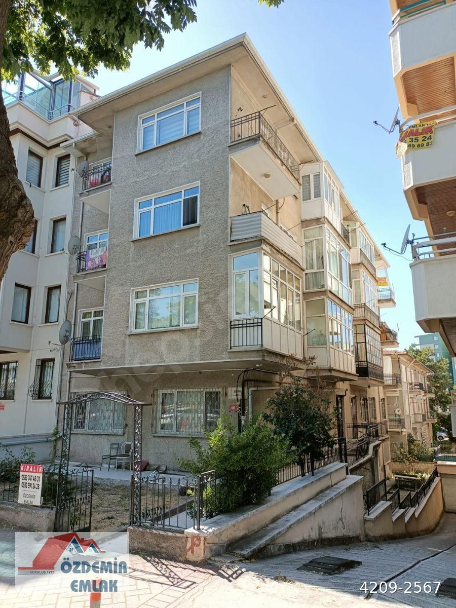 EMEK ÖZDEMİR EMLAKTAN EMEKTE MERKEZİ KONUMDA BOŞ 3+1 KOMBİLİ BAKIMLI