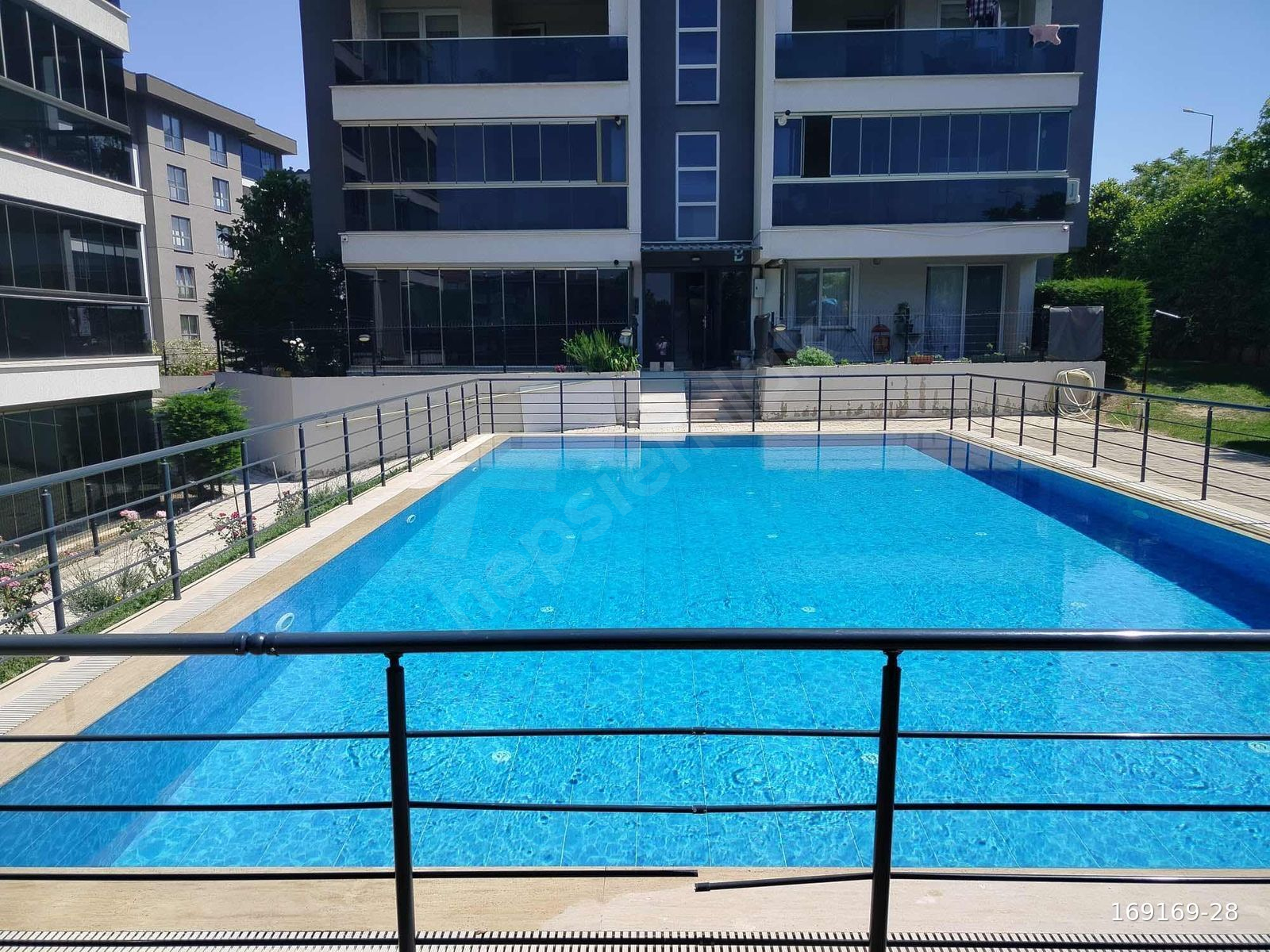 GEÇİT VİTA KONUTLARINDA KİRALIK 2+1 GİYİNME ODALI