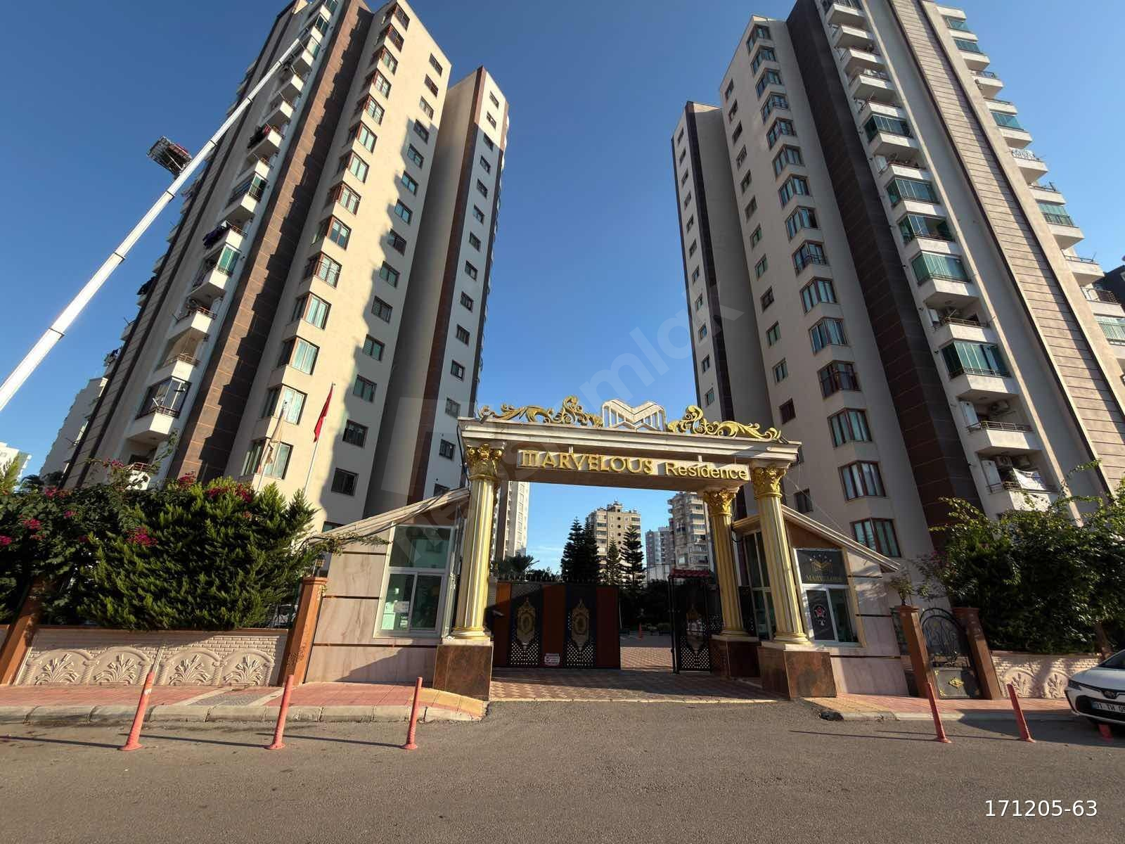 AÇIK KAPALI YÜZME HAVUZLU REZİDANCE TADINDA