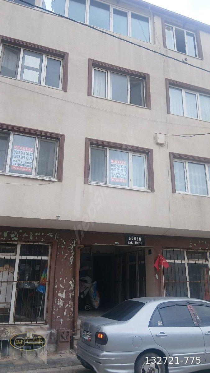 BANDIRMA NAZAR TAKSİ ARASİNDA KURTULUS CADDESİNİN HEMEN ARKASİ CARSİ MERKEZE YÜRÜME MESAFESİNDE..