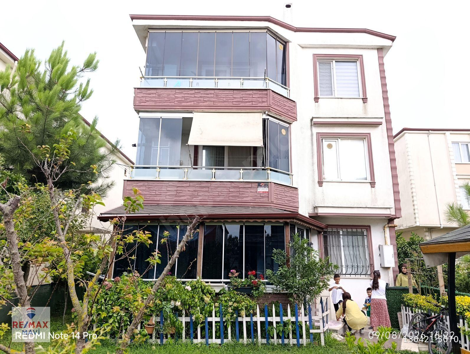 REMAX MAVİDEN DENİZE 4 SIRADA GENİŞ BAHÇE KULLANIMLI EŞYALI 2+1