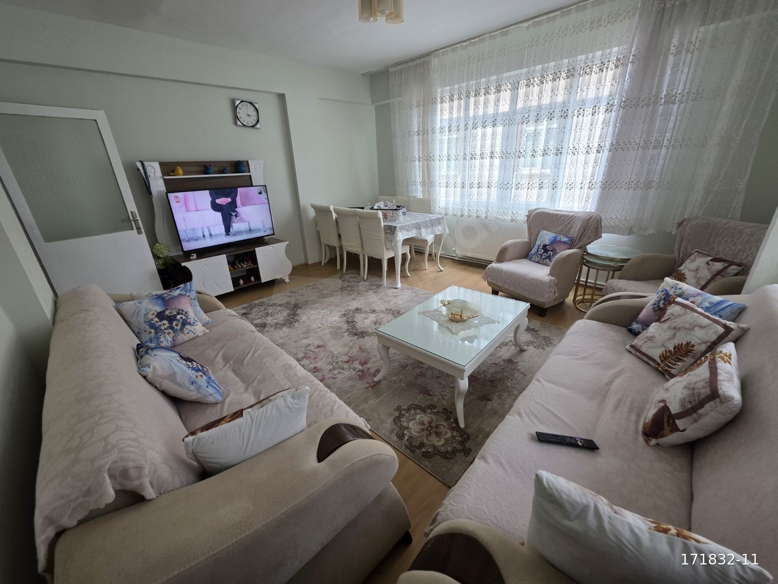 YENİ MAHALLE'DE 4. KAT SATILIK 120m² 2+1 DAİRE.