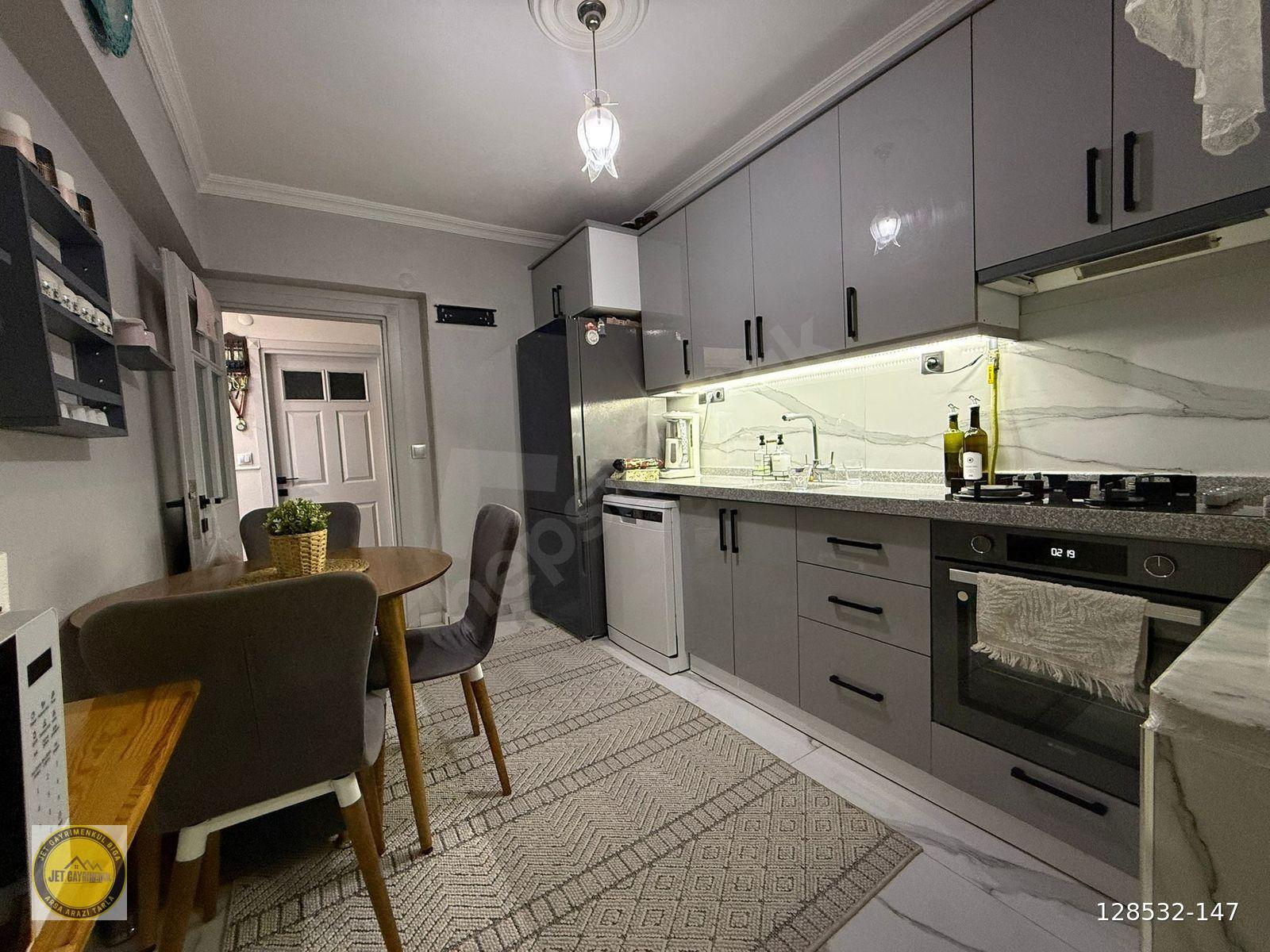 Lapseki Merkez Tadilatlı Ara Kat Masrafsız 2+1 Daire