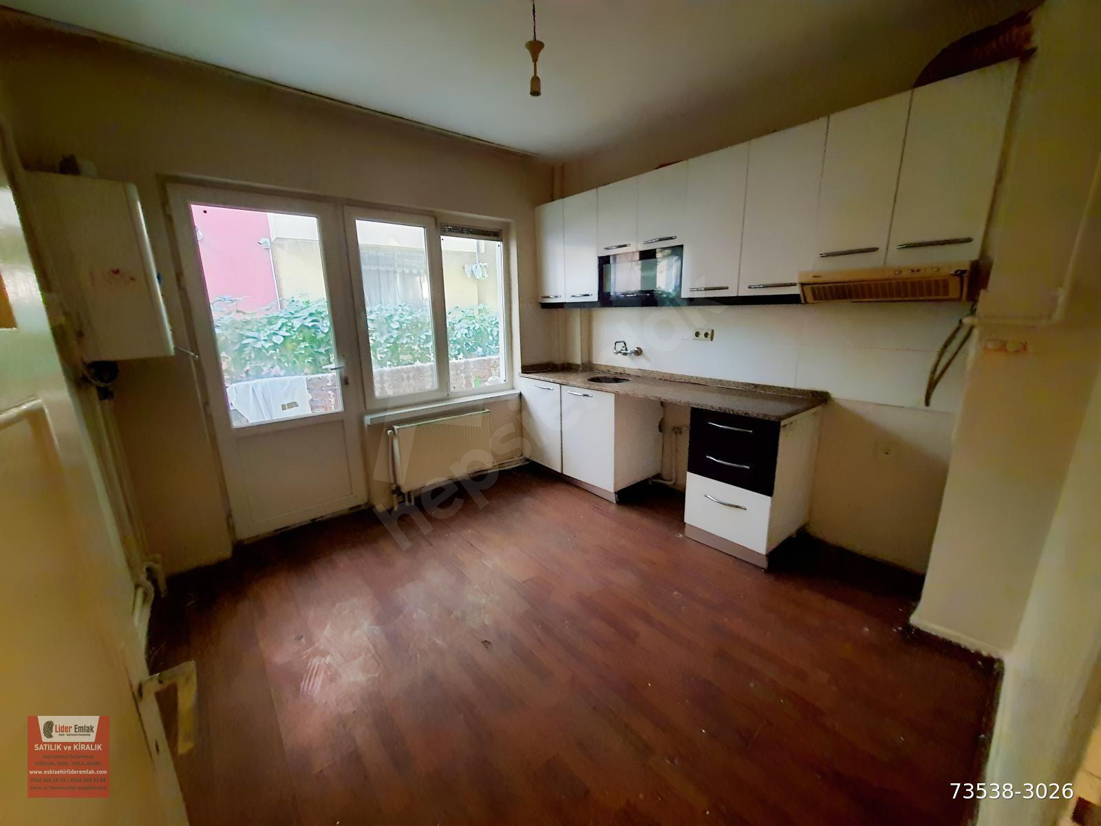 ESKİŞEHİR IŞIKLAR MAHALLESİNDE ACİL SATILIK 2+1 100m2 DAİRE