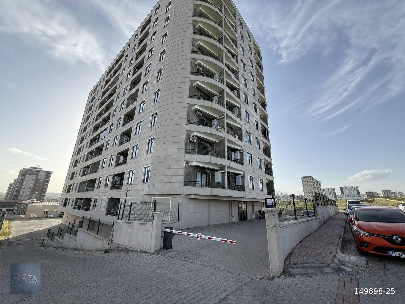 FIRSAT DAİRESİ 1+1 ATAŞEHİR'İN GİRİŞİNDE