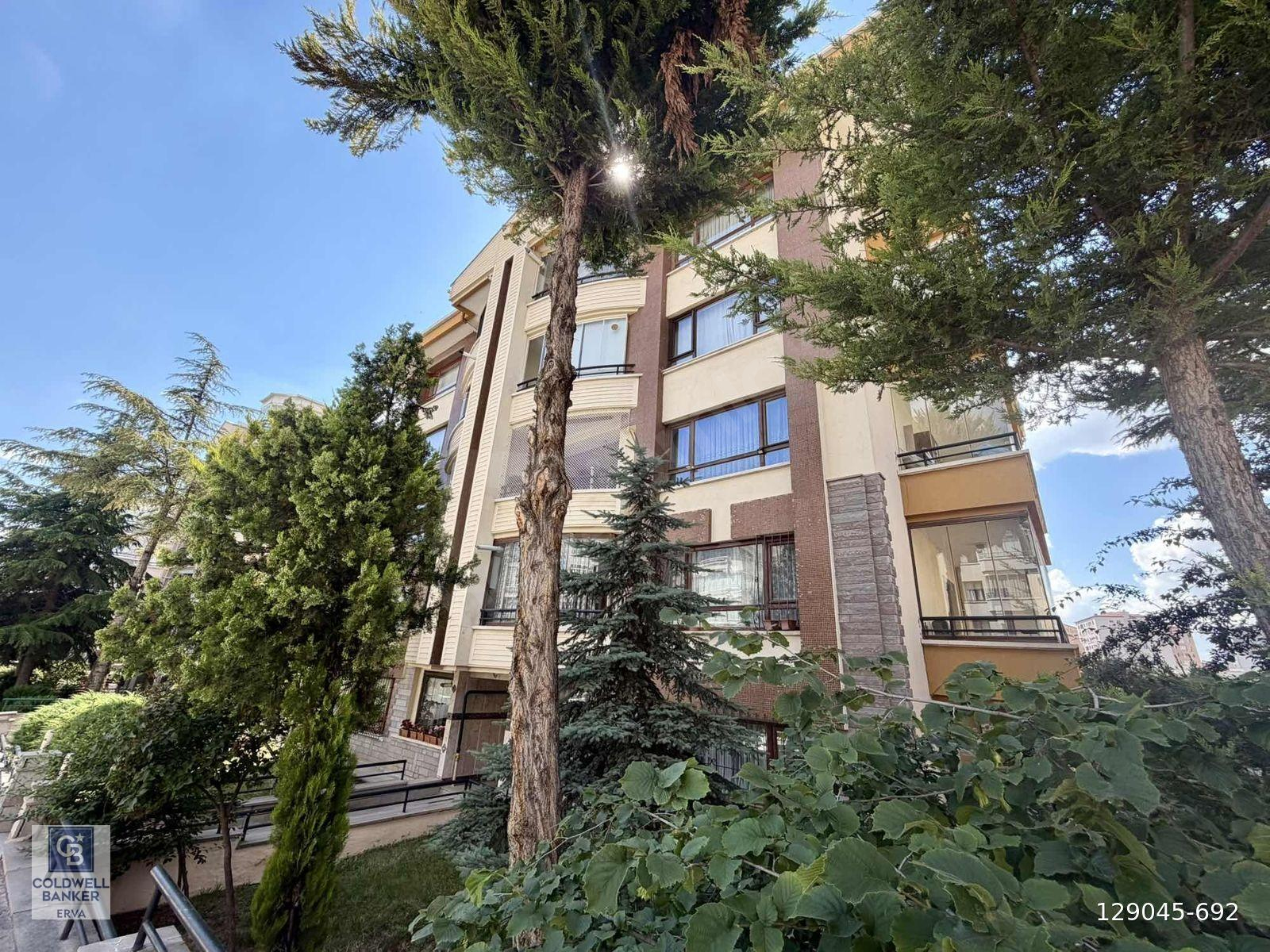 ÇUKURAMBAR'DA BAKIMLI 4+1 SATILIK DAİRE