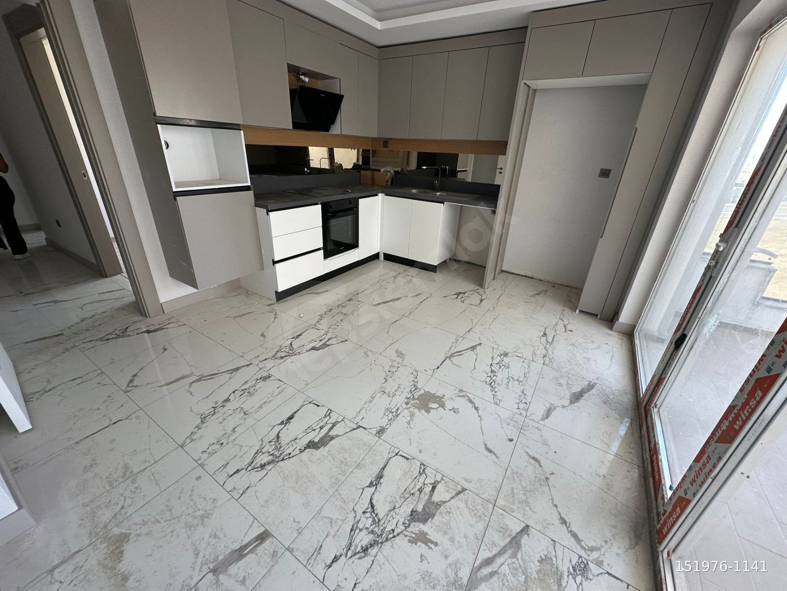 SYMDEN SERRA CADDE'DE EŞSİZ MANZARALI EBEVEYN BANYOLU 2+1DAİRE