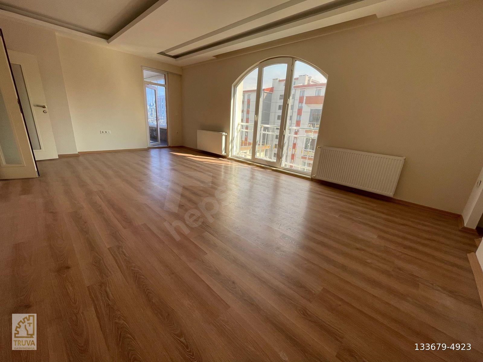 TRUVA ONUR GÜNDÜZCÜ'DEN MERKEZİ KONUMDA ARA KAT 3+1 DAİRE
