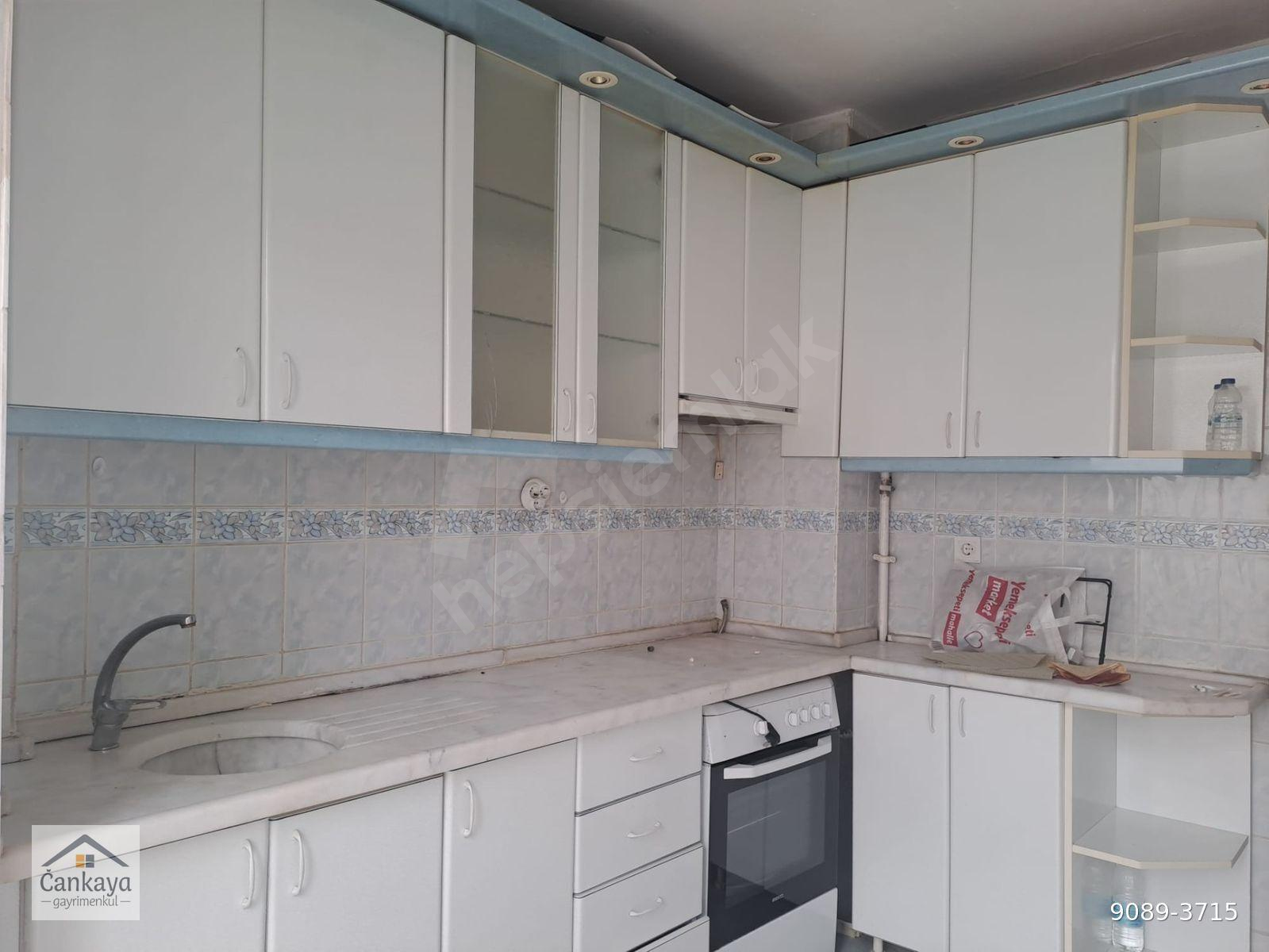 ÇANAYA GAYRİMENKULDEN İLKER 1.CADDE VE 19 MAYIS HASTANESİ YAKINI ORTA KATTA 2+1 KOMBİLİ