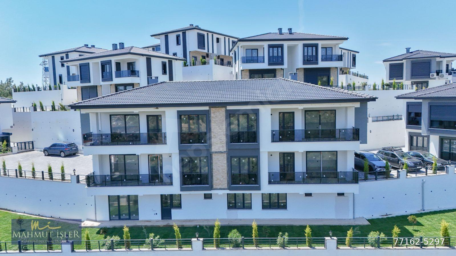 KÜÇÜKKUYU’DA DENİZ MANZARALI 2+1 SIFIR DAİRELER