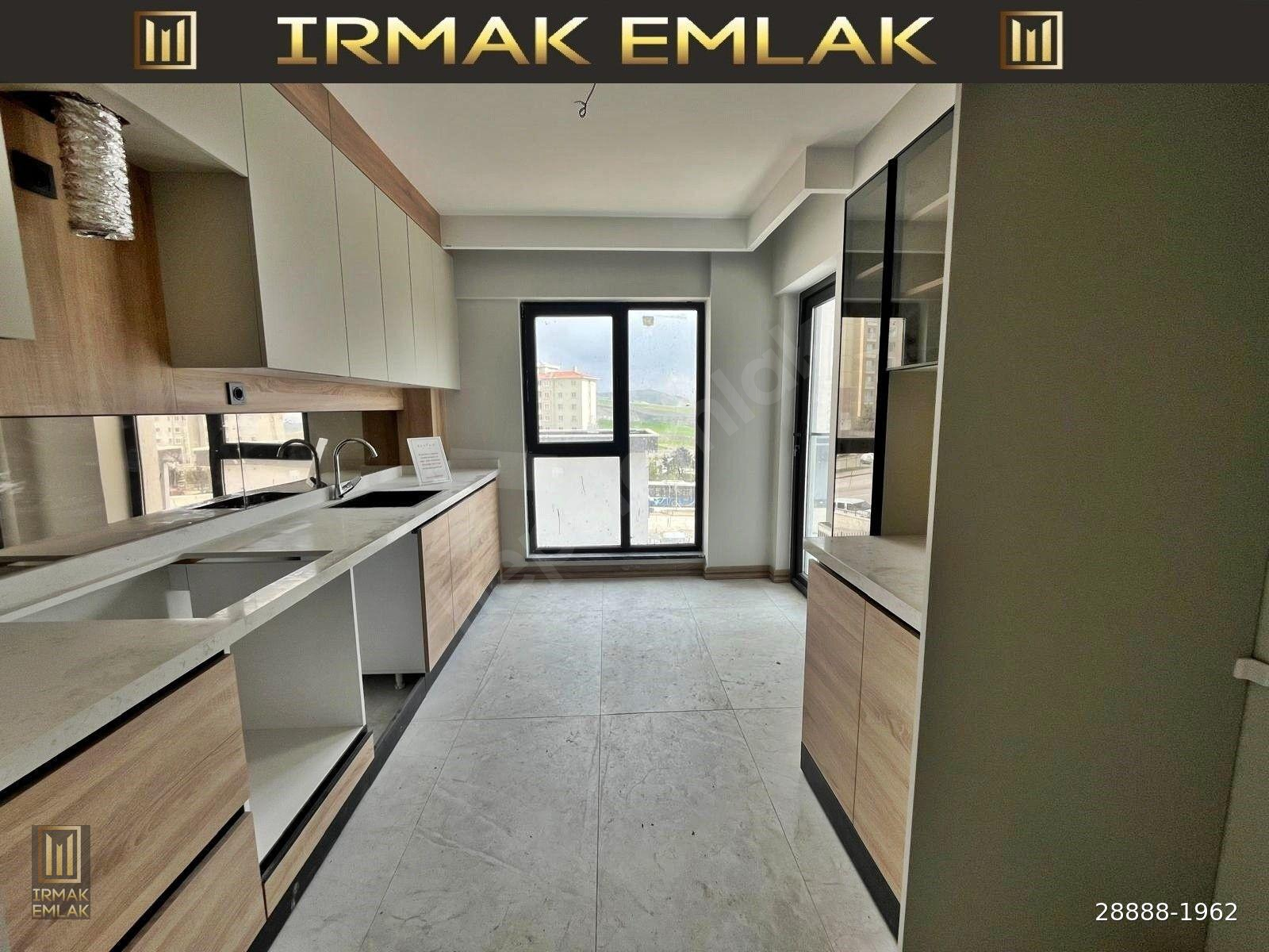 Yapracık Atayurt Mahallesi Lodos Nefes'te Ara Kat Satılık 2+1 Daire