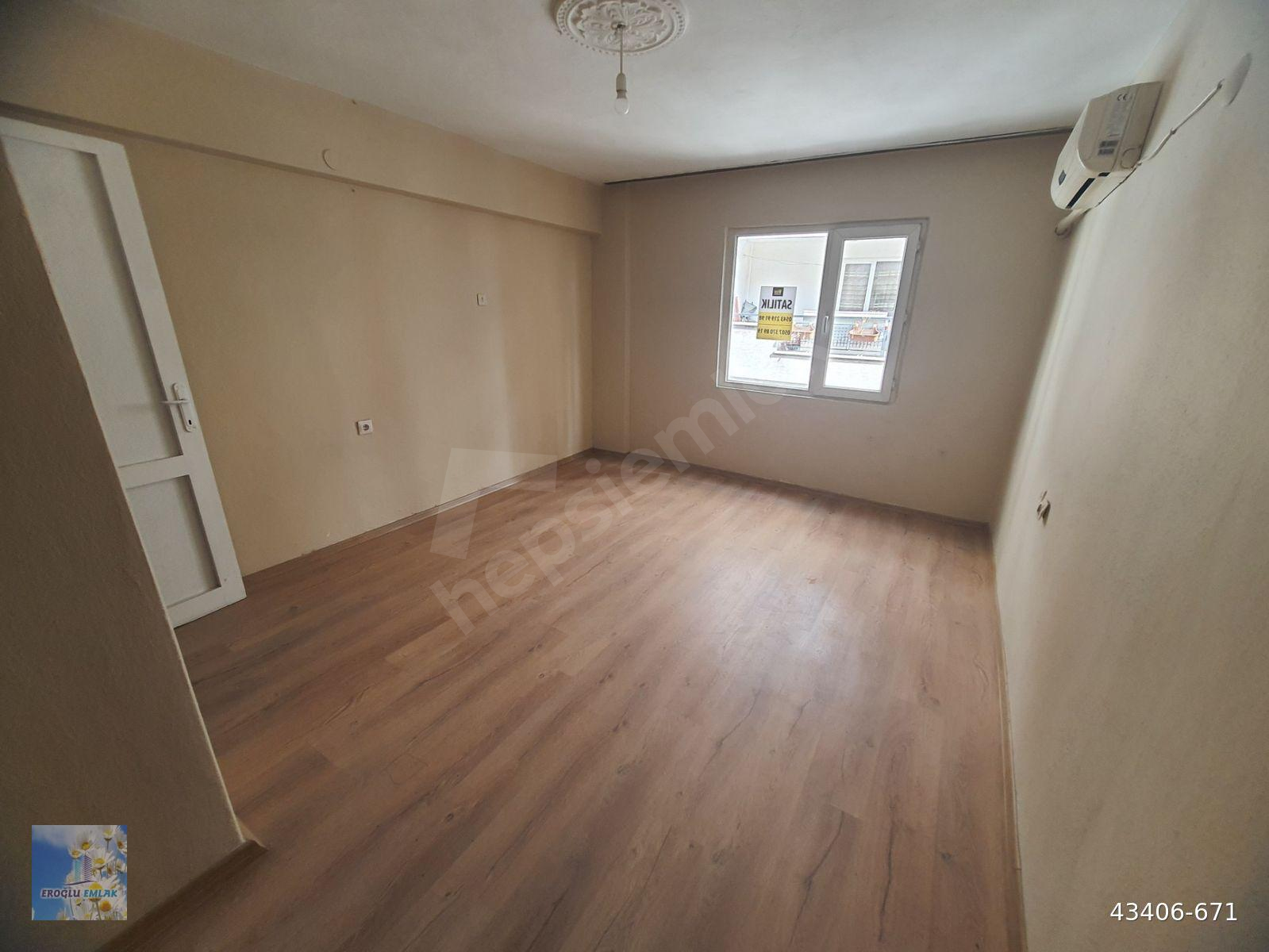BORNOVA KÜÇÜK PARKTA ARA KAT SATILIK 3+1 DAİRE