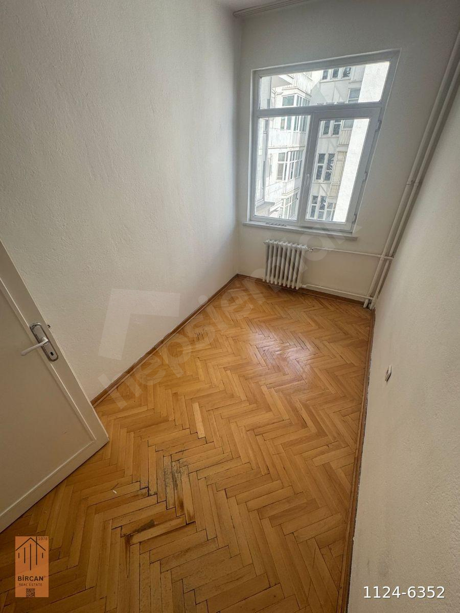 EMEK 32.SOKAKESKİ19.SOKAKTA 1.KATTA 3+1 BİRCANDAN ASANSÖRLÜ AÇIK OTO PARKLI DAİRE