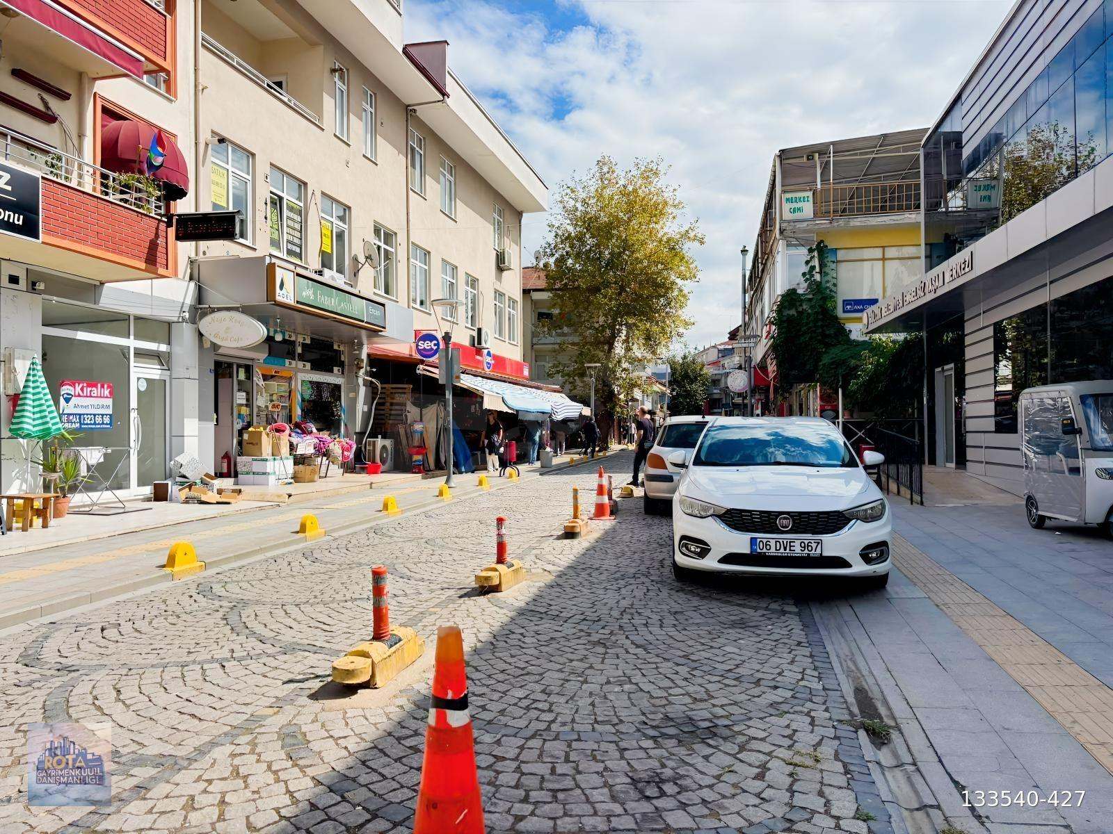 GÖLCÜK MERKEZDE YENİLENMİŞ GİRİŞ KAT DAİRE