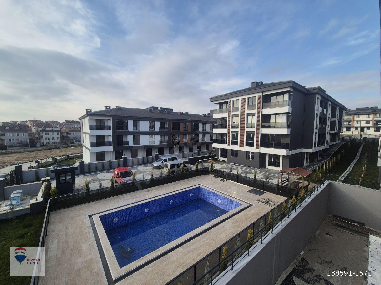 KERVANCI KORU 8 DE ARA KAT HAVUZ MANZARALI 1+1 DAİRE