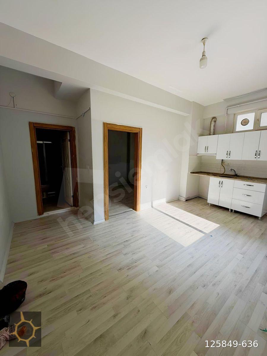 ÇAĞALOĞLUNA BİR SOKAK SİTE İÇERİSİNDE 1+1 KİRALIK DAİRE