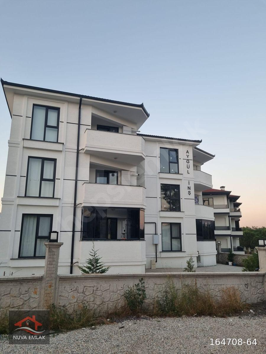ARİFİYE NEVİYE MAHALLESİNDE MERKEZİ KONUMDA EBEVEYN BANYOLU 2+1