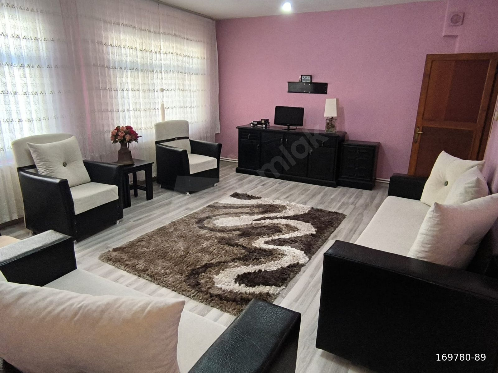 BAĞCILAR SANCAKTEPEDE 180M2 36 M2 HİSSELİ 3+1 SATILIK DAİRE