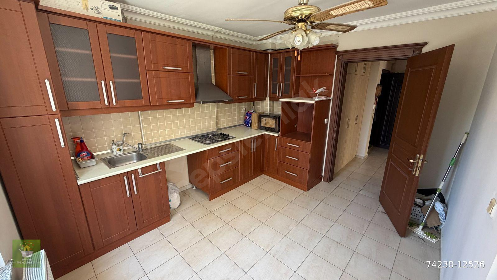 MEYDANKAVAĞINDA DOĞALGAZLI EBEVEYN BANYOLU FERAH 3+1 DAİRE