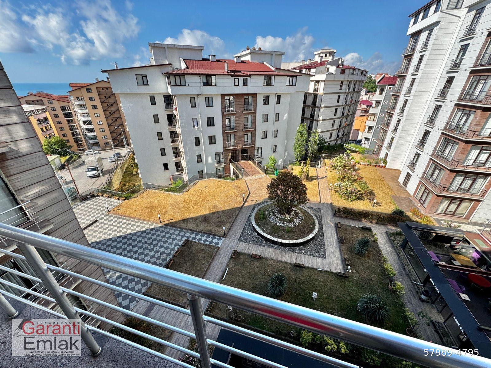 ZONGULDAK GARANTİ EMLAK'TAN LİKMAN PARK'TA DENİZ VE AVLU MANZARALI ARA KAT 1+1 KİRALIK DAİRE