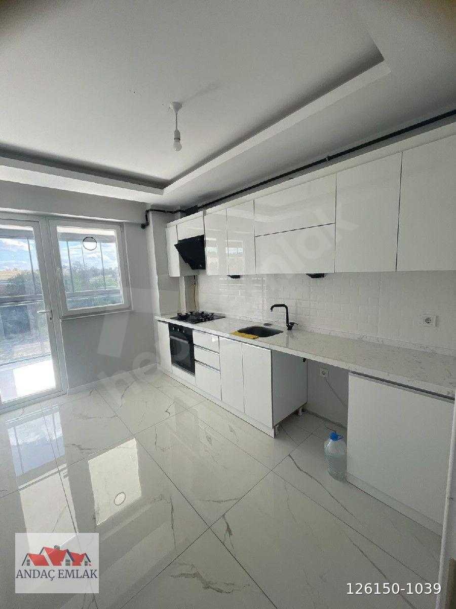 CUMHURİYET MAH.KUVAİ MİLLİYE CAD.MERİÇ HOUSE KARŞISINDA EBEVEYN