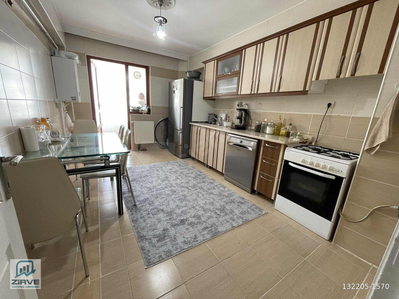 ZİRVE EMLAK'TAN UÇAKLI PARKA YAKIN KÖŞE BAŞI 1.KAT SATILIK DAİRE