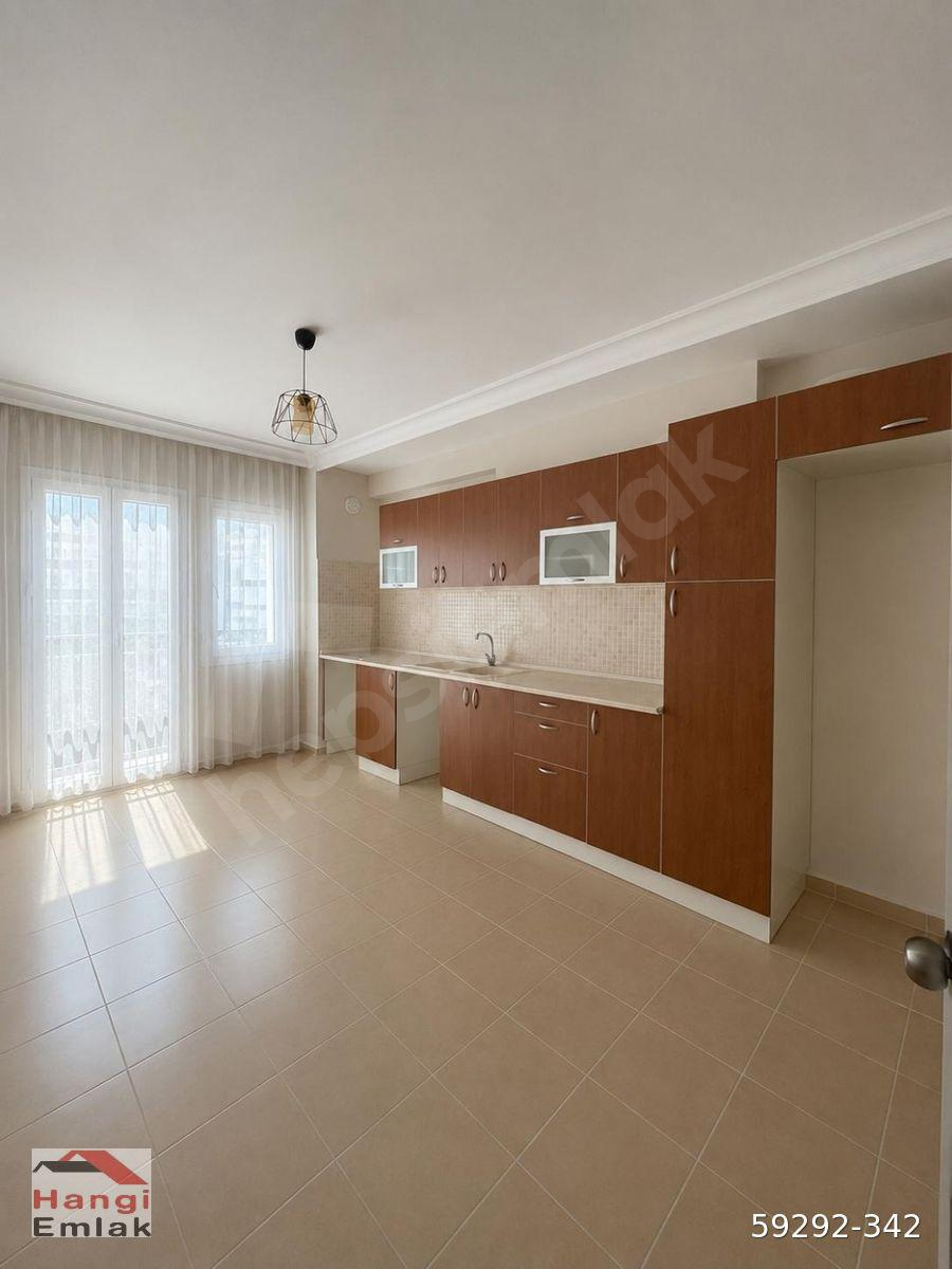 BARIŞMANÇO BULVARINA BİR PARSEL İÇERİDE , MERKEZİ KONUMDA HASARSIZ BİNADA ÇİFT BANYOLU SATILIK DAİRE