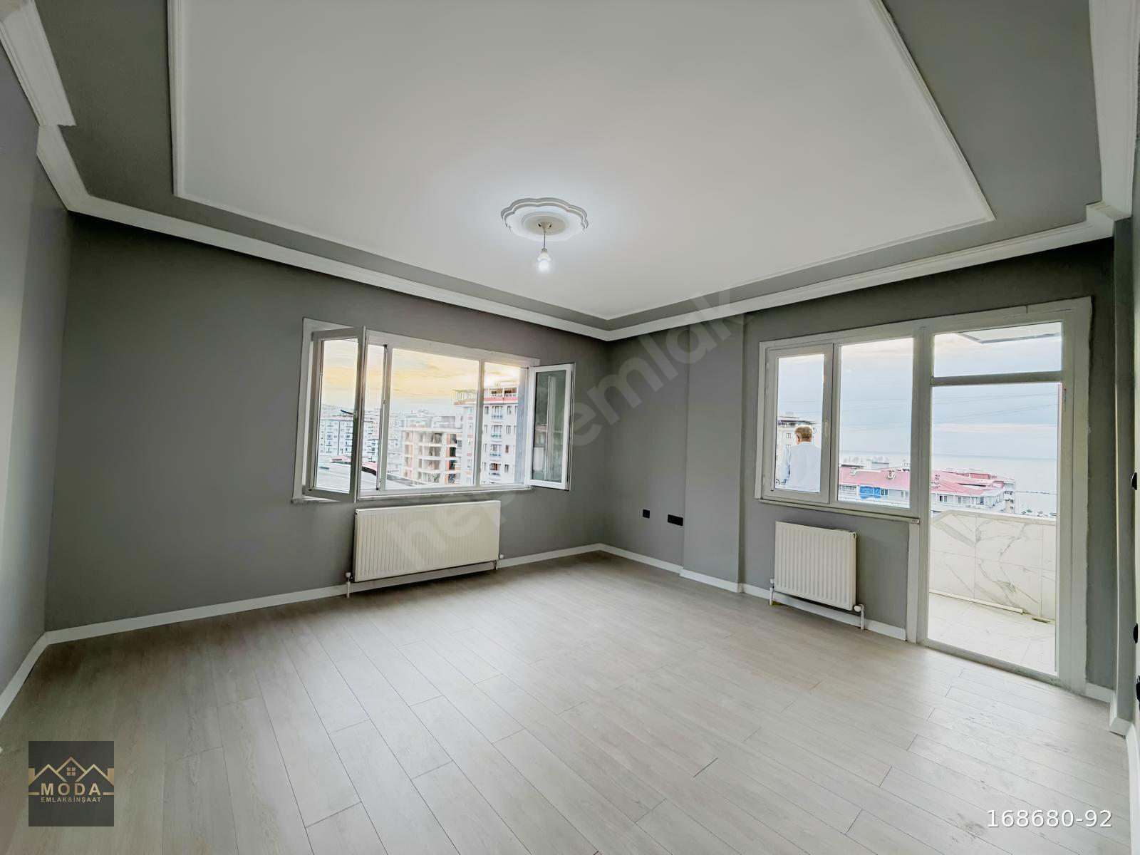 -MODA EMLAK--BAĞDATLI MAH.KOMPLE İÇERİSİ SIFIR YAPILI 3+1 DAİRE.