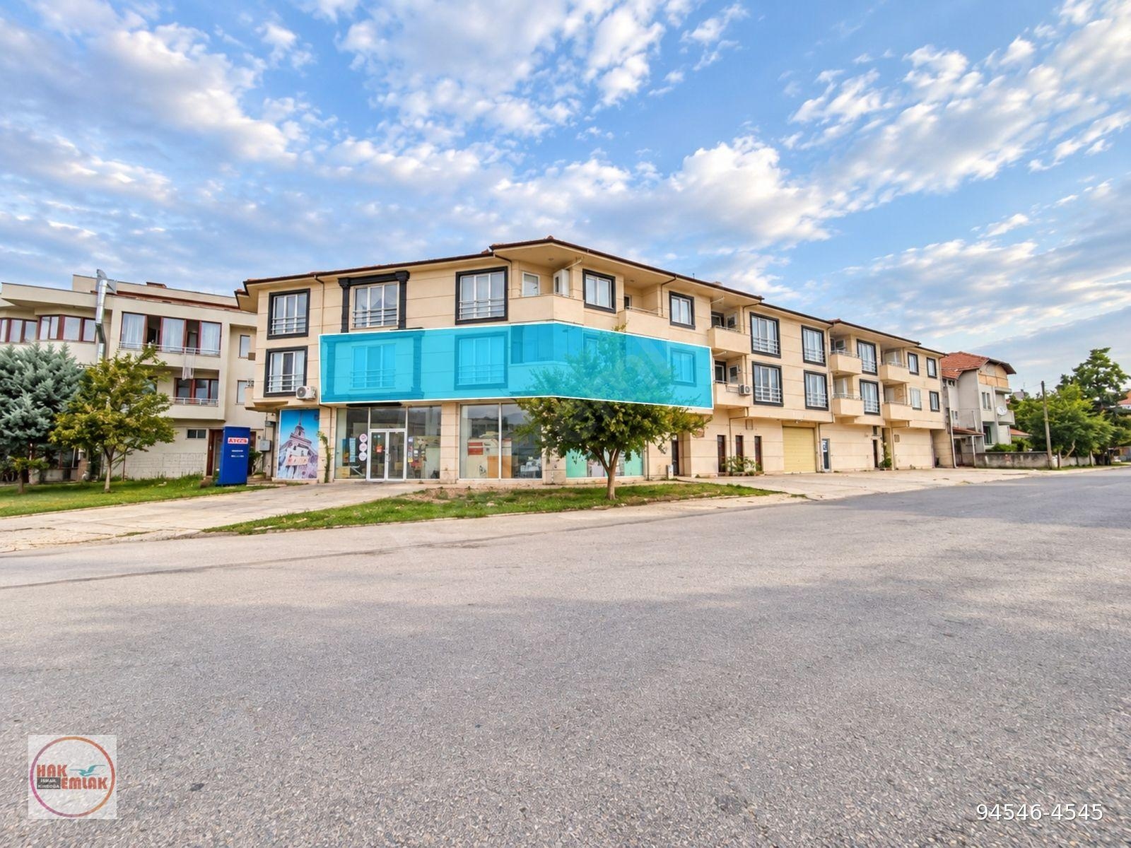 Hak Emlaktan Cedidiyede Şehir Merkezinde Satılık 2+1 Geniş Daire