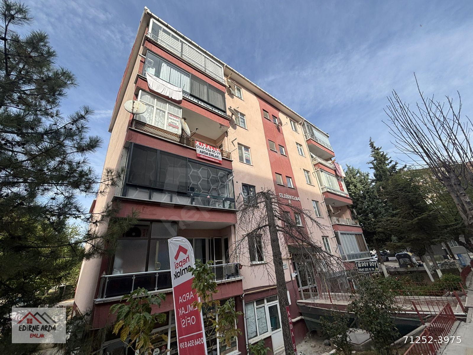 Arda Emlak Ofisinden Cumartesi Pazarı Yakını Ara Kat Balkonlu Eşyalı Daire