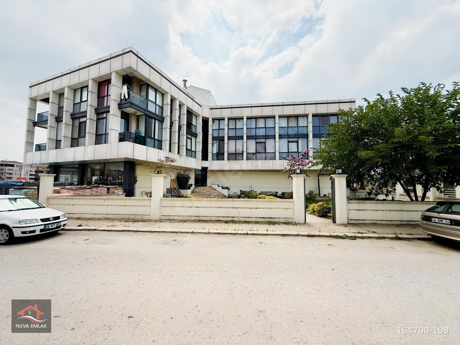NUVA EMLAKTAN ARİFBEYDE 130 M² LÜKS 3+1 HAVUZ YANI FERAH DAİRE