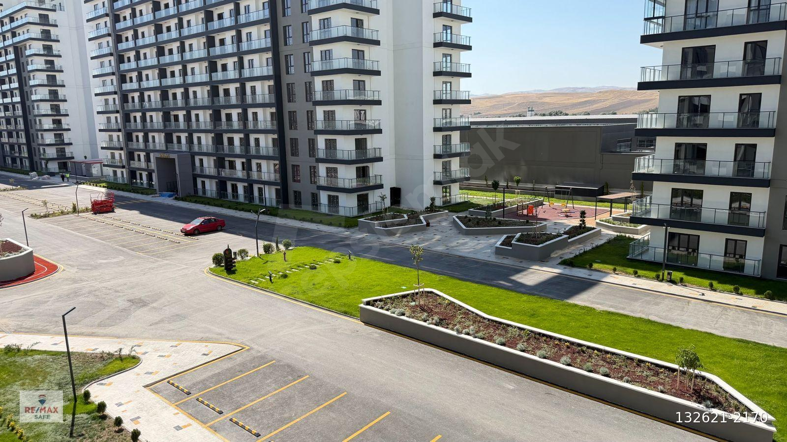NATURA PORTTA B BLOKTA 1+1 FIRSAT YAN YANA İKİ DAİRE